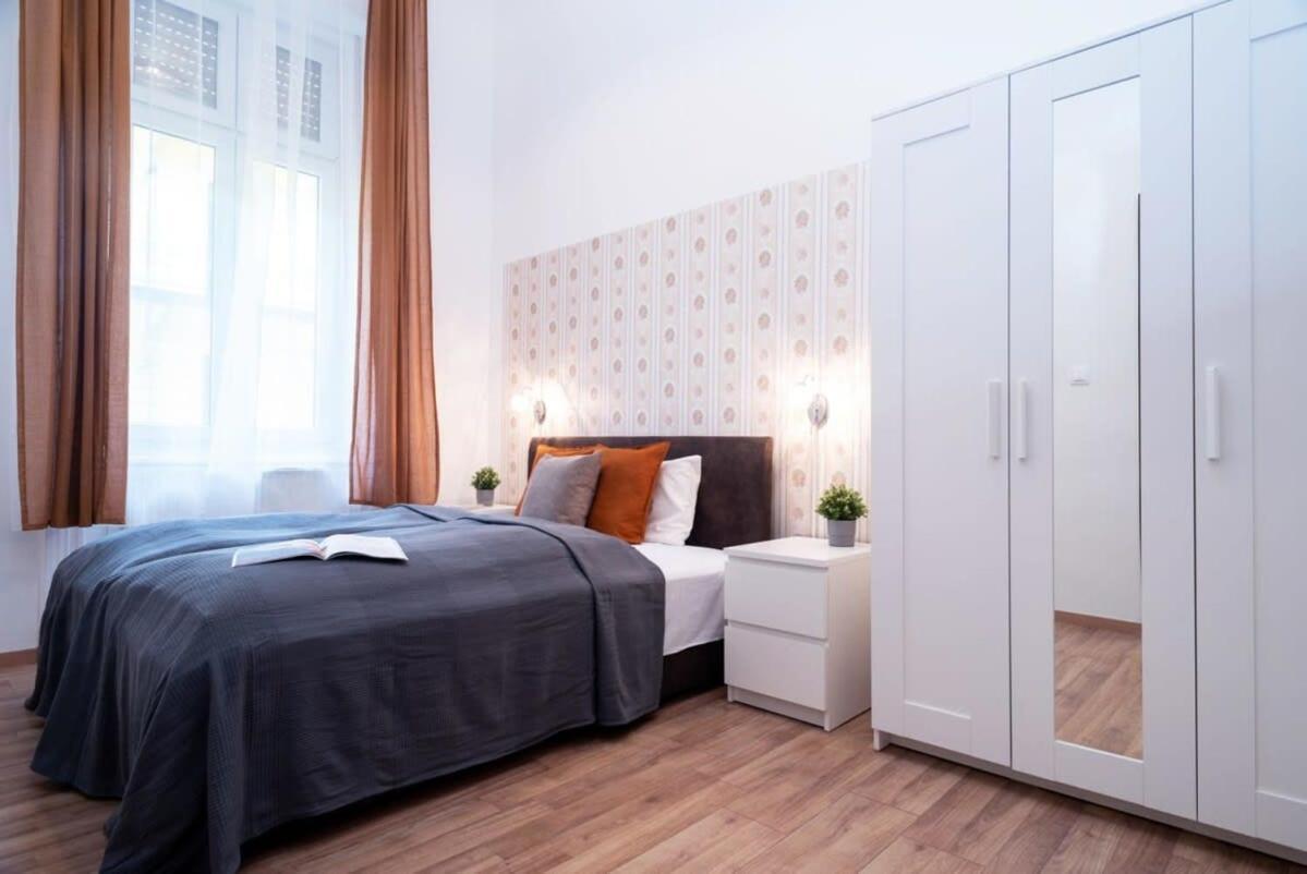 Central Apartment In Front Of The Synagogue Budapest Esterno foto