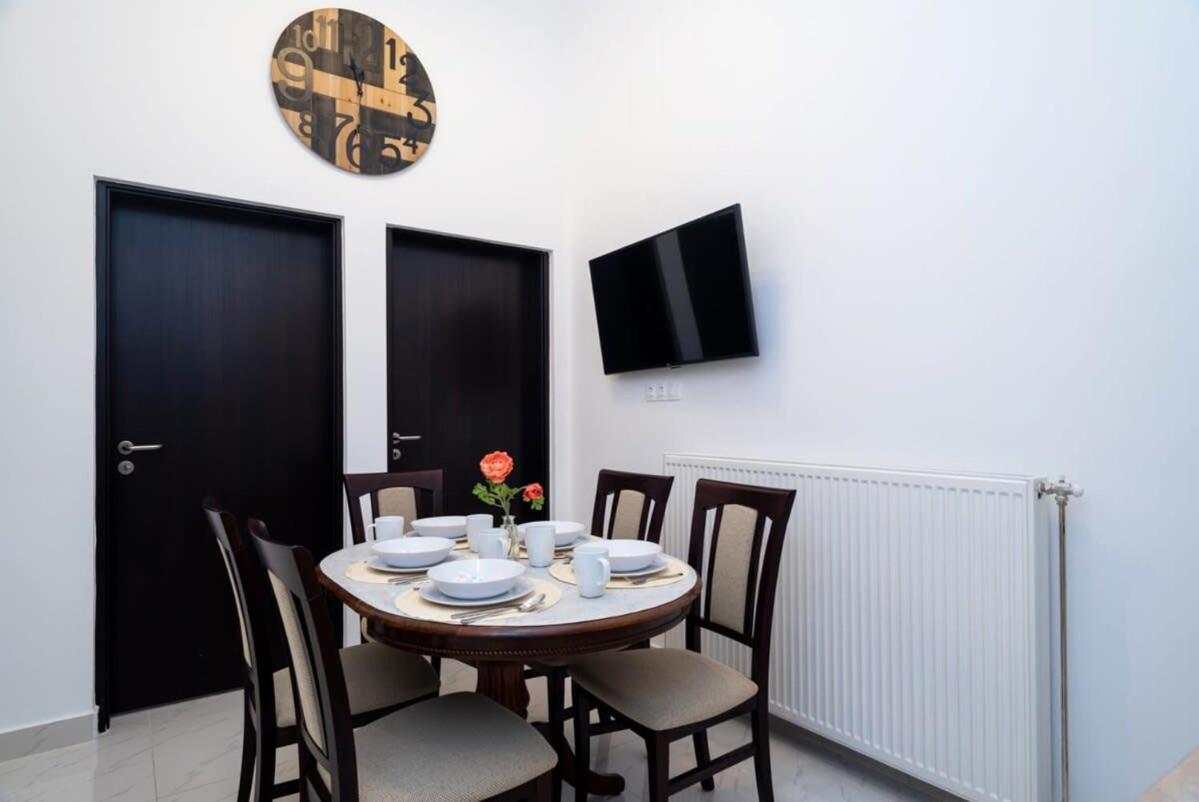 Central Apartment In Front Of The Synagogue Budapest Esterno foto