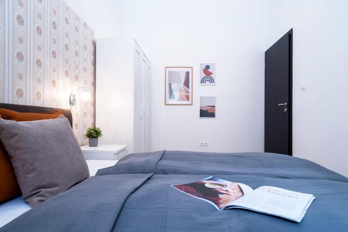 Central Apartment In Front Of The Synagogue Budapest Esterno foto