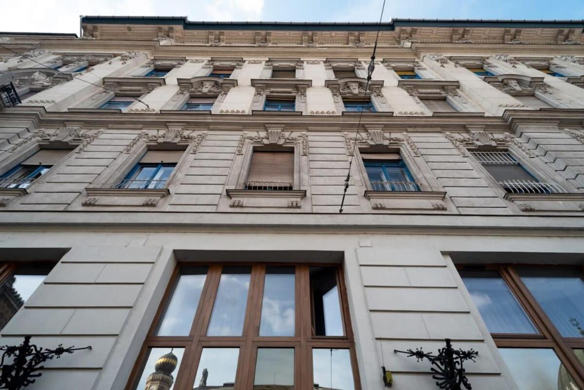 Central Apartment In Front Of The Synagogue Budapest Esterno foto