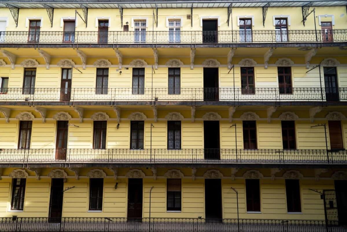 Central Apartment In Front Of The Synagogue Budapest Esterno foto